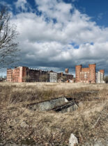 Narva: Kreenholm-Manufaktur, Wasserfall und Grenzblick